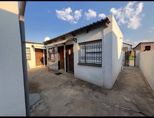 8 BEDROOM HOUSE FOR SALE IN BIRCH ACRES